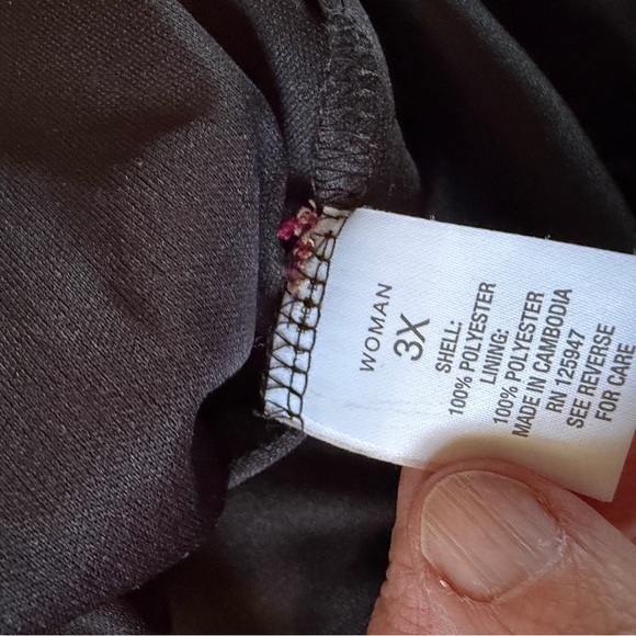 Roz & Ali Pink, Burgundy & Olive Wave-Print V-Neck Top - Picture 4 of 4